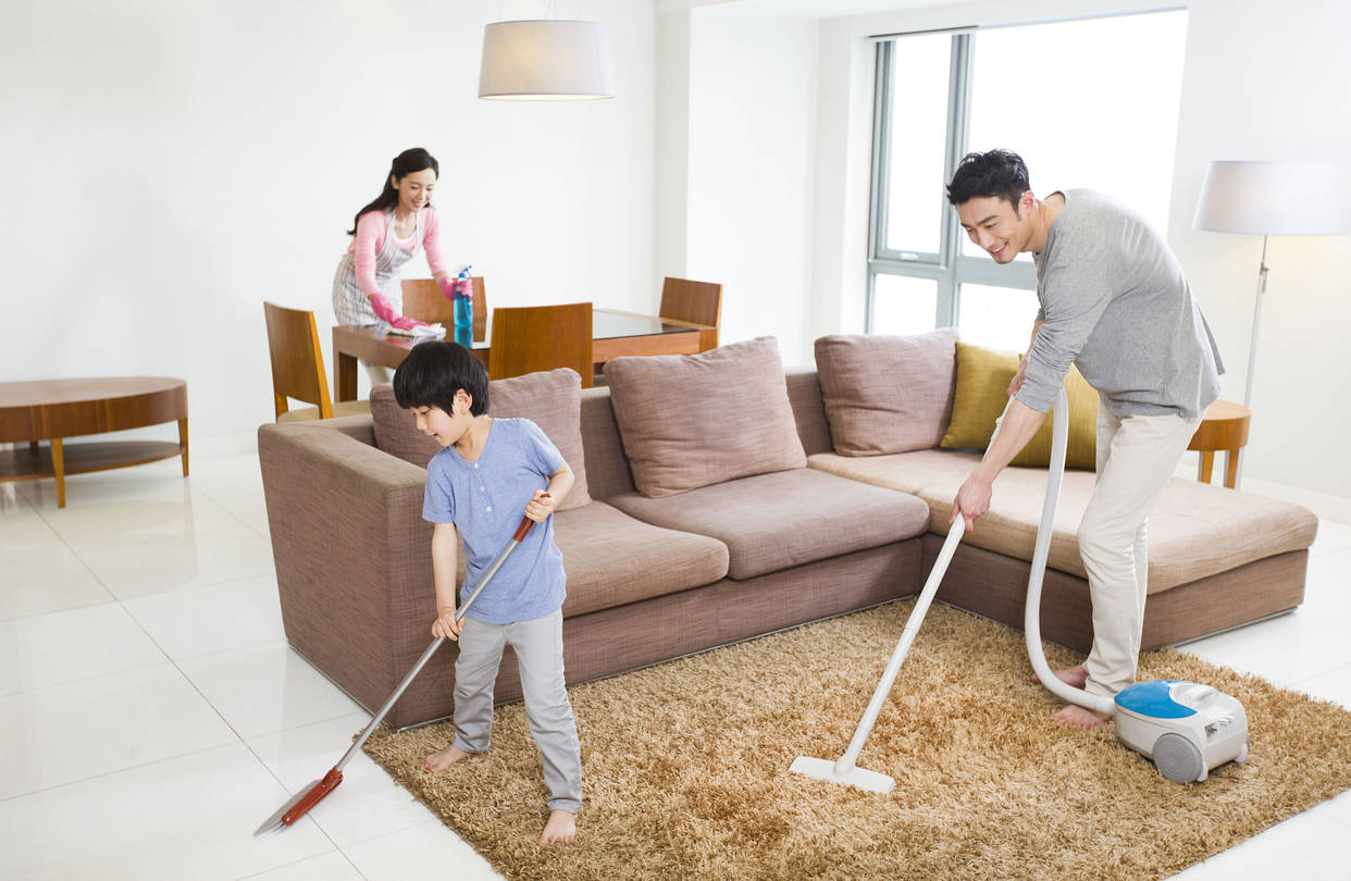 Thường xuyên dọn dẹp nhà cửa giúp lưu thông không khí và có tinh thần thoải mái.